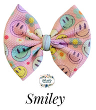 Load image into Gallery viewer, Smiley