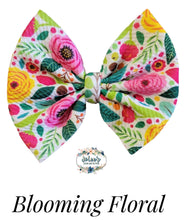 Load image into Gallery viewer, Blooming Floral