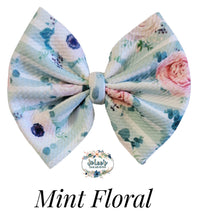 Load image into Gallery viewer, Mint Floral
